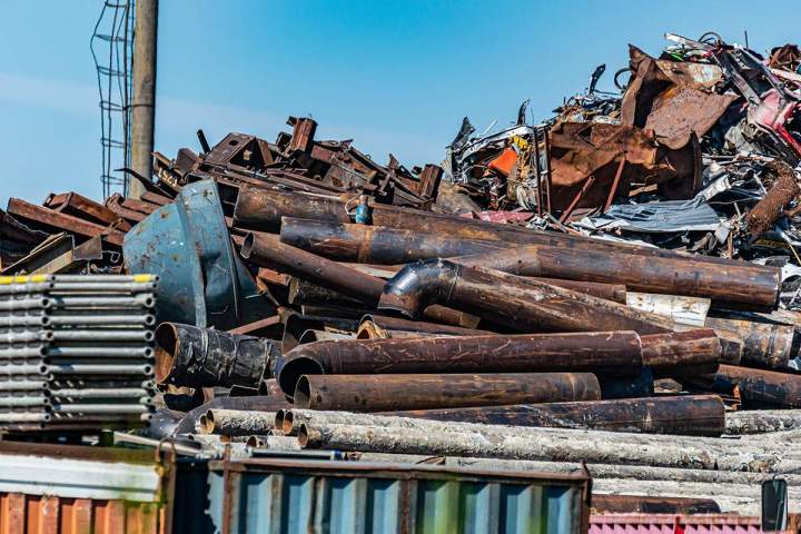 Nous achetons et traitons des ferrailles.